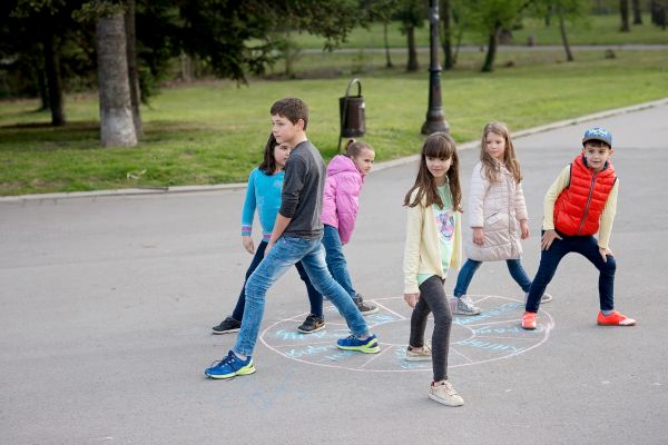 Детски фестивал във Варна показва на децата днес как са играели техните родители